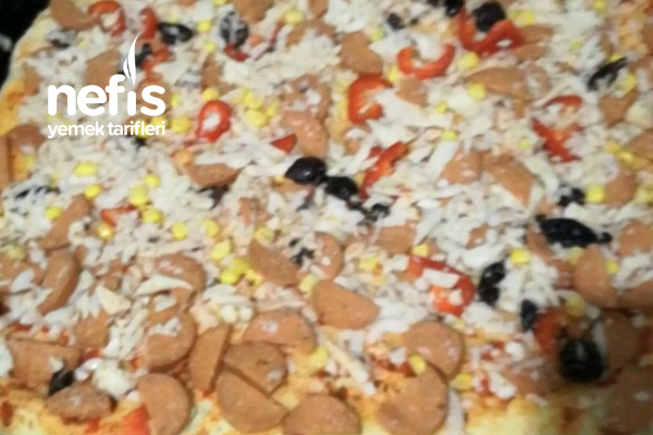 Yumuşacık Hamuruyla Ev Pizzası Tarifi