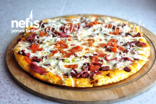 Tavada Mayasız 15 Dakikada Pişen Kolay Pizza Tarifi