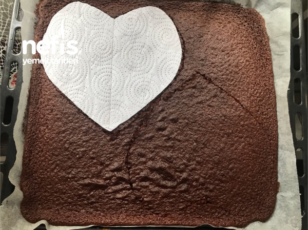 Kek Kalıbı Olmadan Kalpli Kek