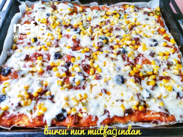 Bol Malzemos Aile Boyu Tepsi Pizzası (Hamuru Harika)