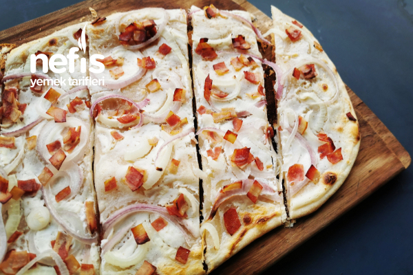 Jambon Ve Ekşi Kremalı Çıtır Pizza