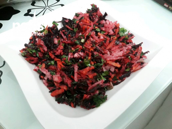 Kırmızı Pancarlı Salatası (Havuçlu Turplu)
