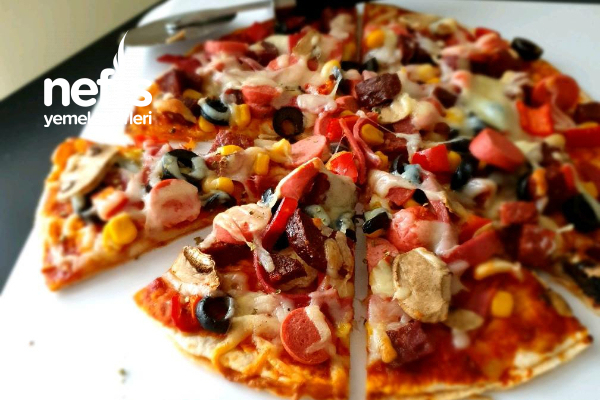 Lavaş Pizza (En Pratik Pizza) Tarifi