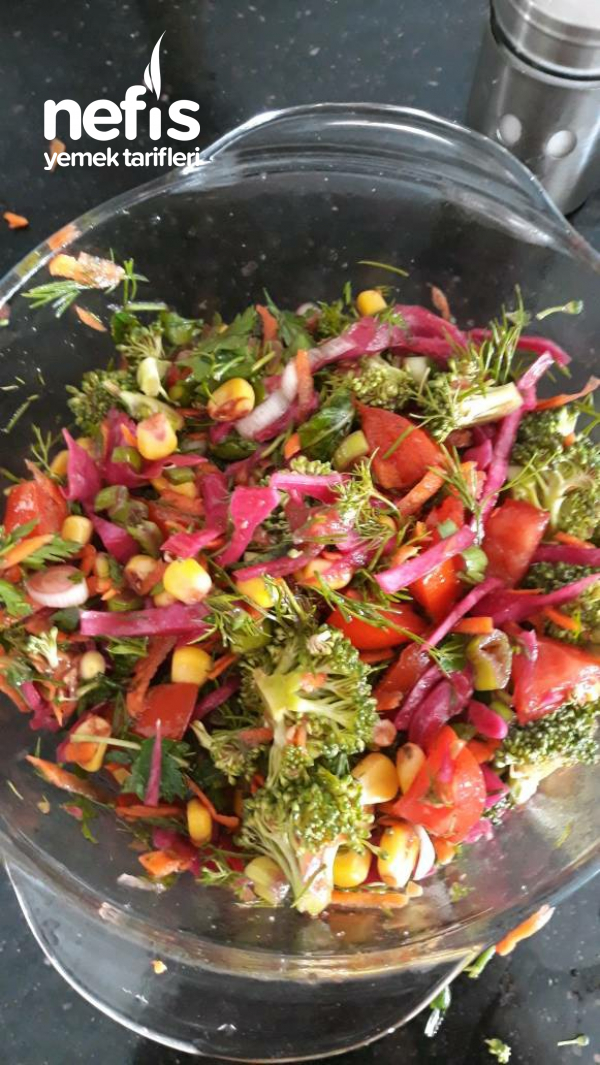 Vitamin Deposu Brokoli Salatasi