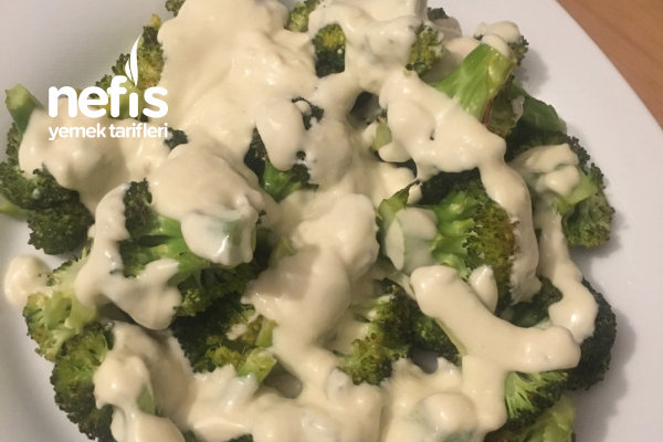 Tahinli Yoğurt Soslu Fırında Brokoli