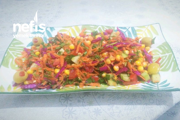 Renk Cümbüşü Salatası