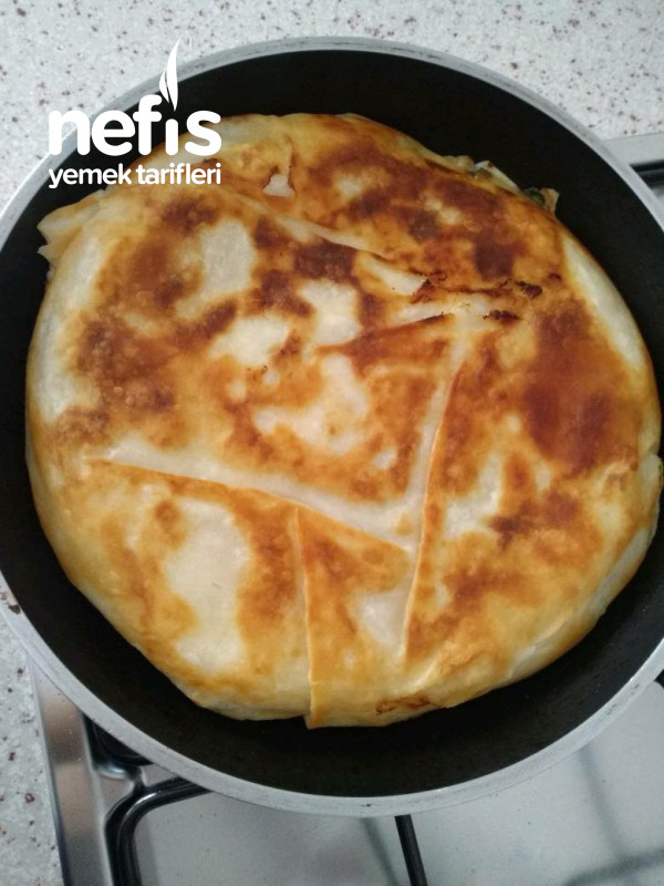 Tavada Pratik Peynirli Börek