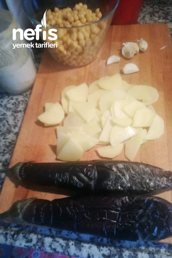 Patlıcanlı Humus Çorbası