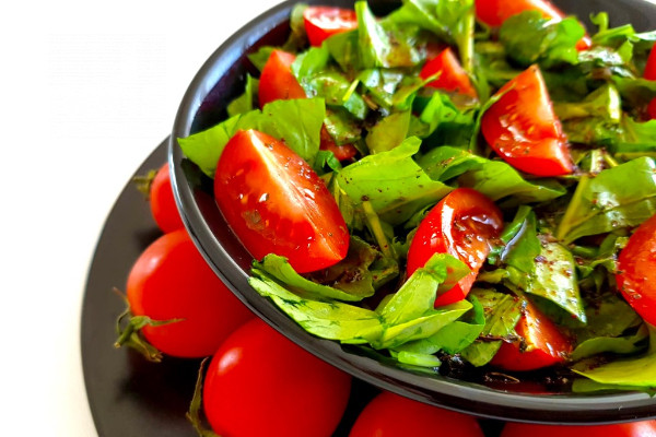 Roka Salatası (Rokayı Sevdiren Sosu İle) Tarifi