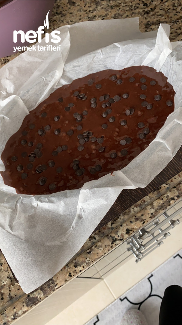 Damla Çikolatalı Kakaolu Kek (Arası Kremşantili)