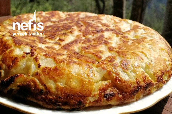 Kendini Su Böreği Sanan Hazır Yufkayla Enfes Peynirli Börek (Tavada) Tarifi