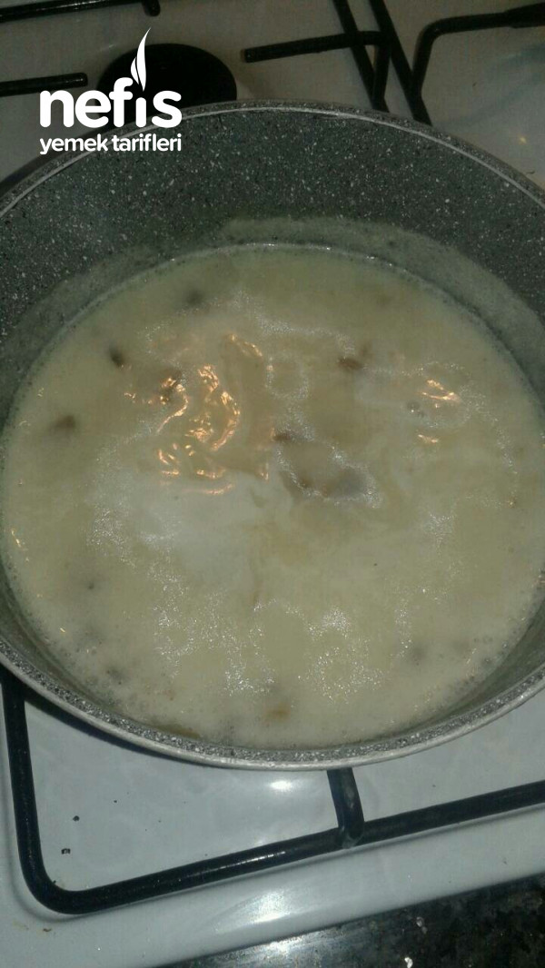Tam kıvamında Mantar Çorbası (kremasiz)