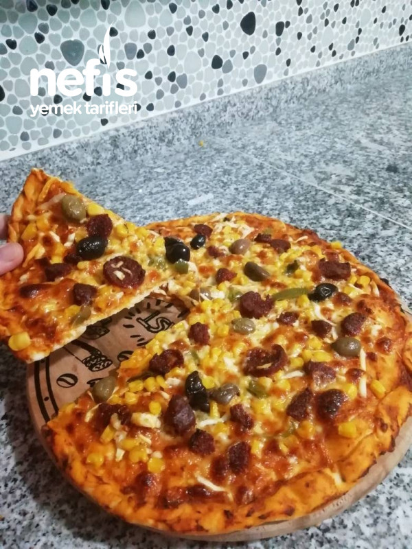 Tarifi Pizzacıdan Ev Pizzası