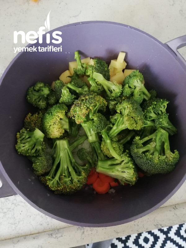 Kremasız Brokoli Çorbası