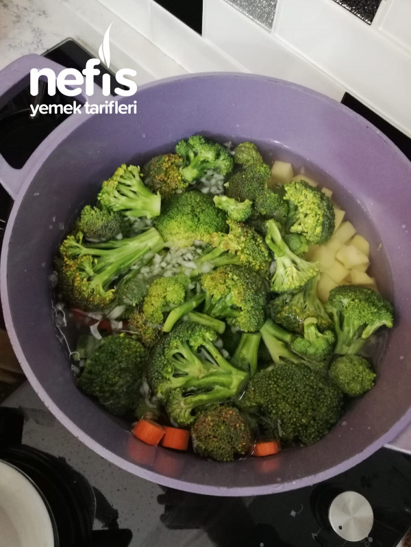 Kremasız Brokoli Çorbası