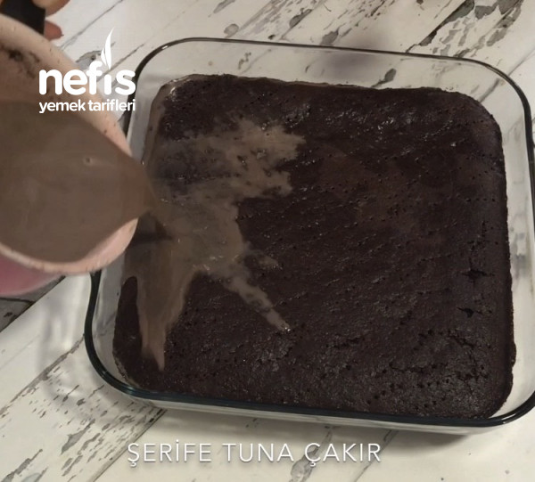 Yumuşacık Islak Kekiyle Coco Pasta (Videolu)