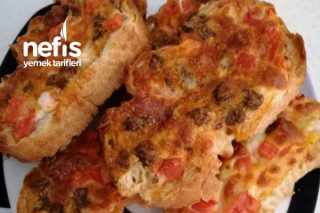 Yalancı Pizza(bayat Ekmekleri Değerlendirin) Tarifi