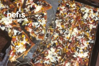 Pizza (İncecik Hamuru Ve Nefis Soslu Lezzeti İle Hazırını Aratmayacak) Tarifi
