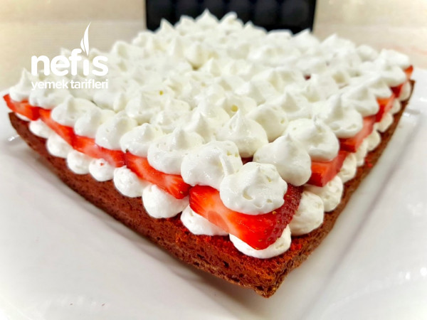 Red Velvet Strawberry Cake