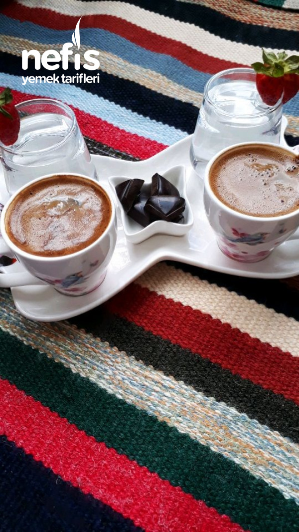 Bol Köpüklü Şekersiz Türk Kahvesi