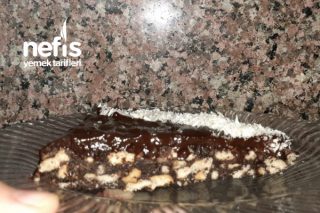 Ev Yapımı Çikolata Soslu Mozaik Pasta Tarifi