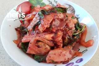Yaprak Salatası (Naneli Domates Salatası) Tarifi