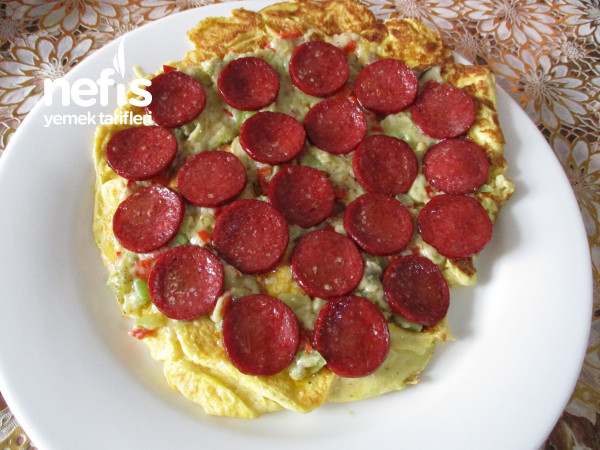 Patlıcan Soslu Sucuklu Rulo Omlet