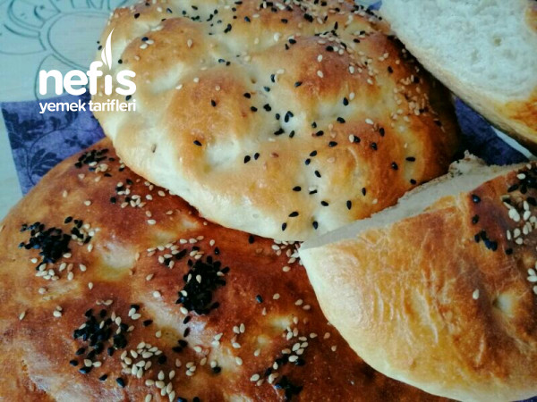 Ramazan pidesi şeklinde ekmek
