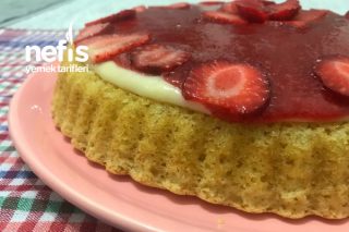 İştah Açan  Görüntüsüyle Çilekli Tart Kek (Videolu) Tarifi