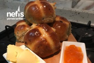 Hot Cross Buns (Sıcak, Üzümlü, Baharatlı Çörekler) Tarifi