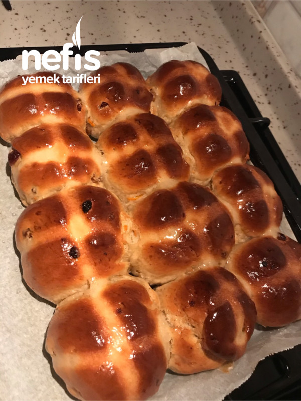 Hot Cross Buns (Sıcak, Üzümlü, Baharatlı Çörekler)