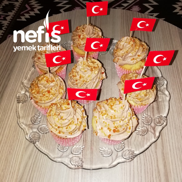 Krokanlı Cupcake