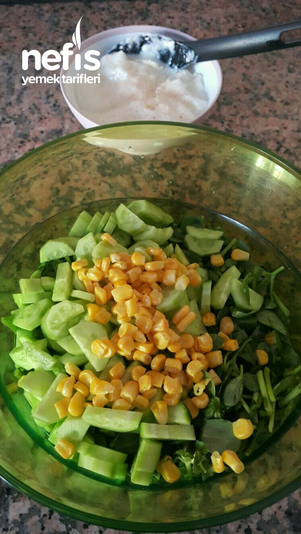 Yoğurtlu Semiz Otu Salatası (Serin Alternatif)