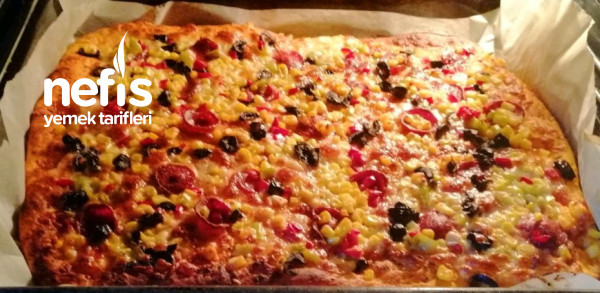 Pizzada İnce Hamur Sevenlere Pizza Tarifi :)