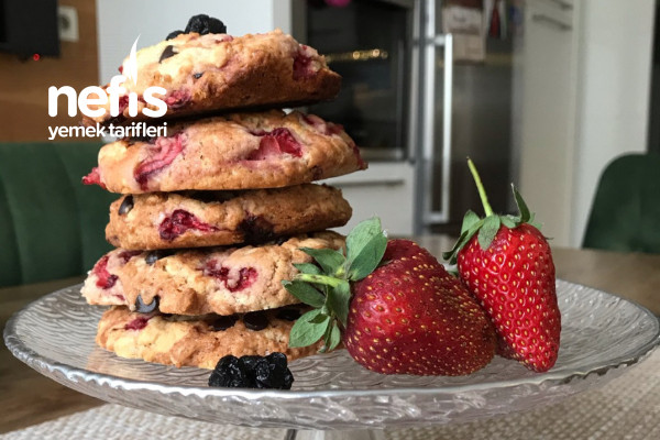 Çilekli Damla Çikolatalı Dev Cookies Tarifi