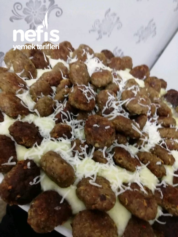 Nefis Patates Püresinde Mini Köfte