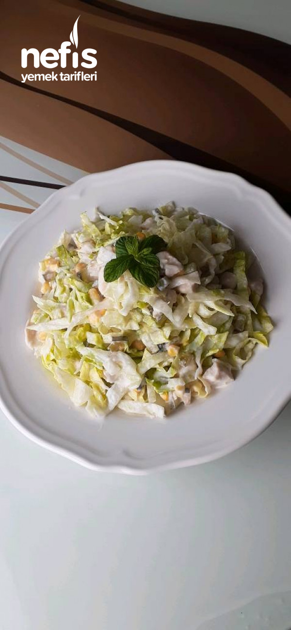 Tavuklu Göbek Marul Salatası