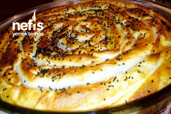 Hazır Yufkadan Sırrı Sosunda Muhteşem Kıymalı Ispanaklı Börek (Yumuşacık) Tarifi