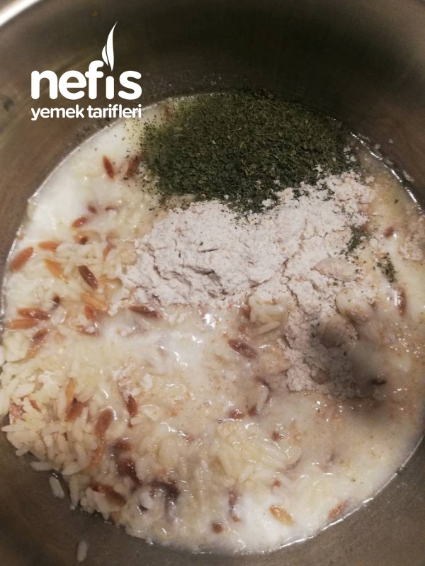 Pirinçli Yoğurt Çorbası (Kalan Pilavı Değerlendirelim)