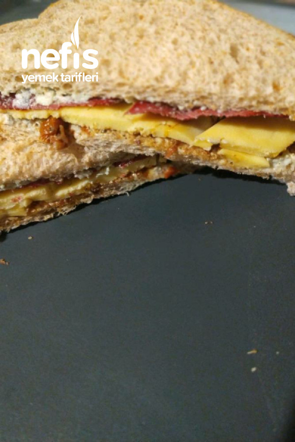 Rokfor Ve Pastırmalı Sandwich