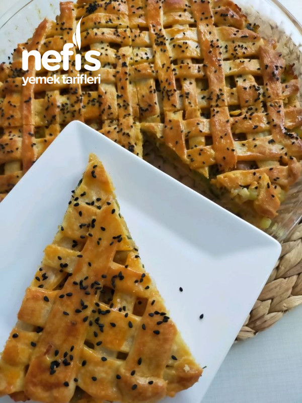 Pırasalı Tart Görünümlü Börek