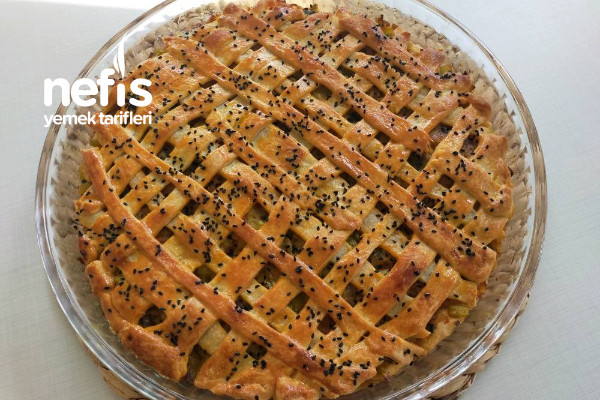 Pırasalı Tart Görünümlü Börek