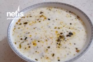 Arpa Şehriyeli Yoğurt Çorbası (Enfes Sosuyla) Tarifi