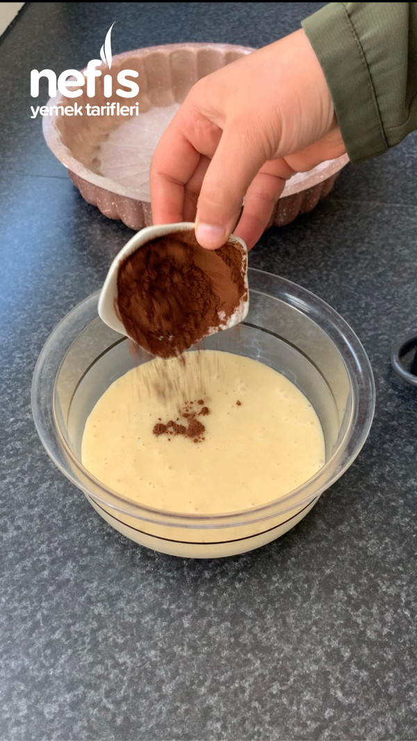 Kakaolu Sade Yumuşacık Kek