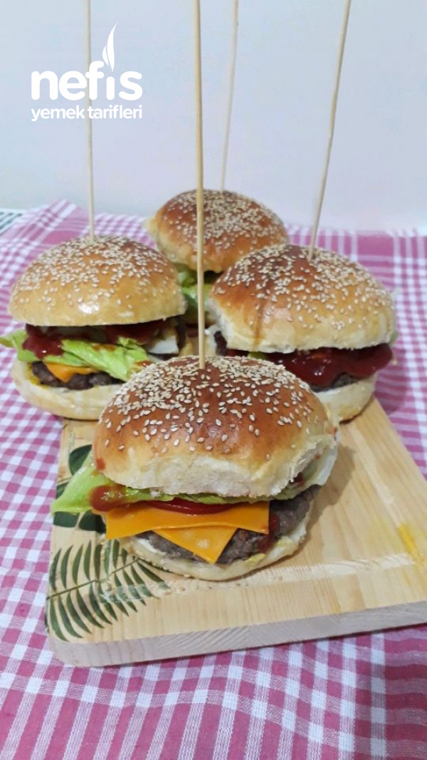 Ekmeği Ve Köftesiyle Hamburger Tarifi