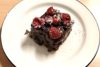 Frambuazlı Çikolatalı Pasta (Rafine Şekersiz, Rafine Unsuz) Tarifi