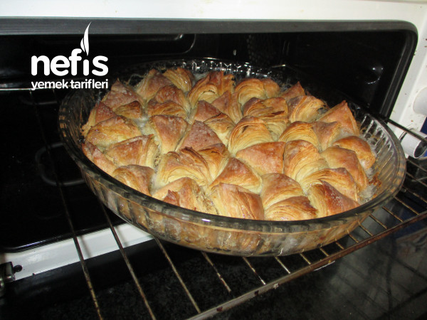 Muska Şeklinde Cevizli Merdane Baklavası