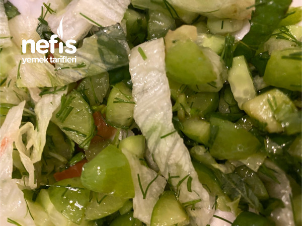 Yeşil Erik Salatası