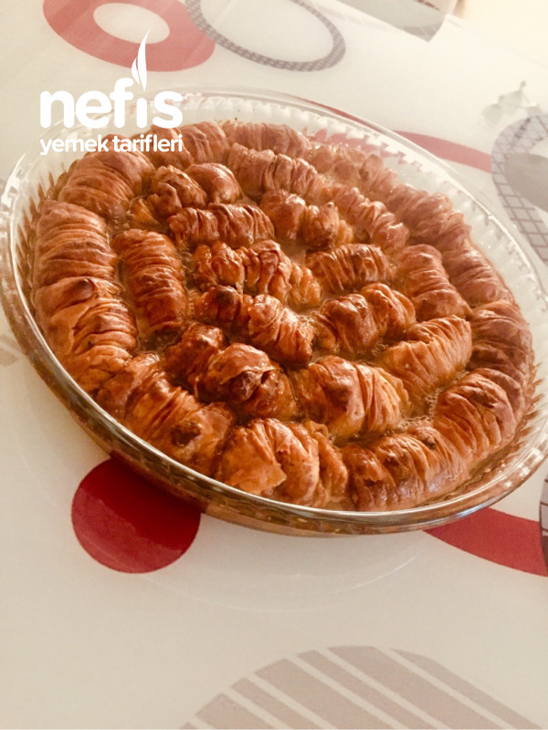 Ağızda Dağılan Enfes Büzme Baklava Tarifi