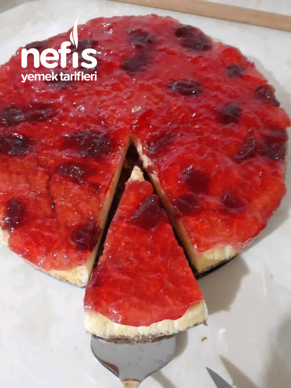 Çilek Soslu Cheesecake (Kesinlikle Herkesin Kolaylıkla Yapacağı Bi Tarif)